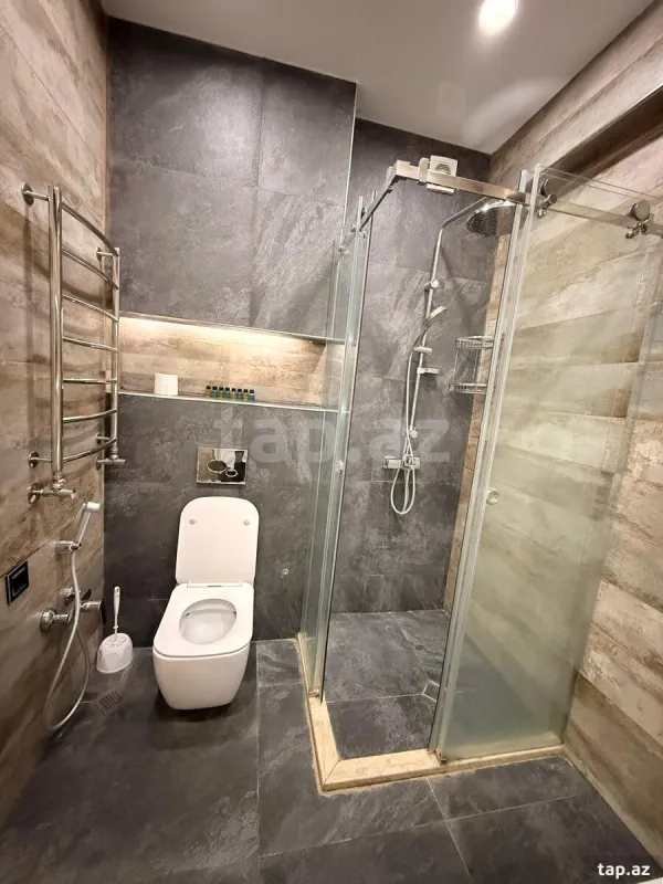 Kirayə verilir 3 otaqlı yeni tikili 155 m²