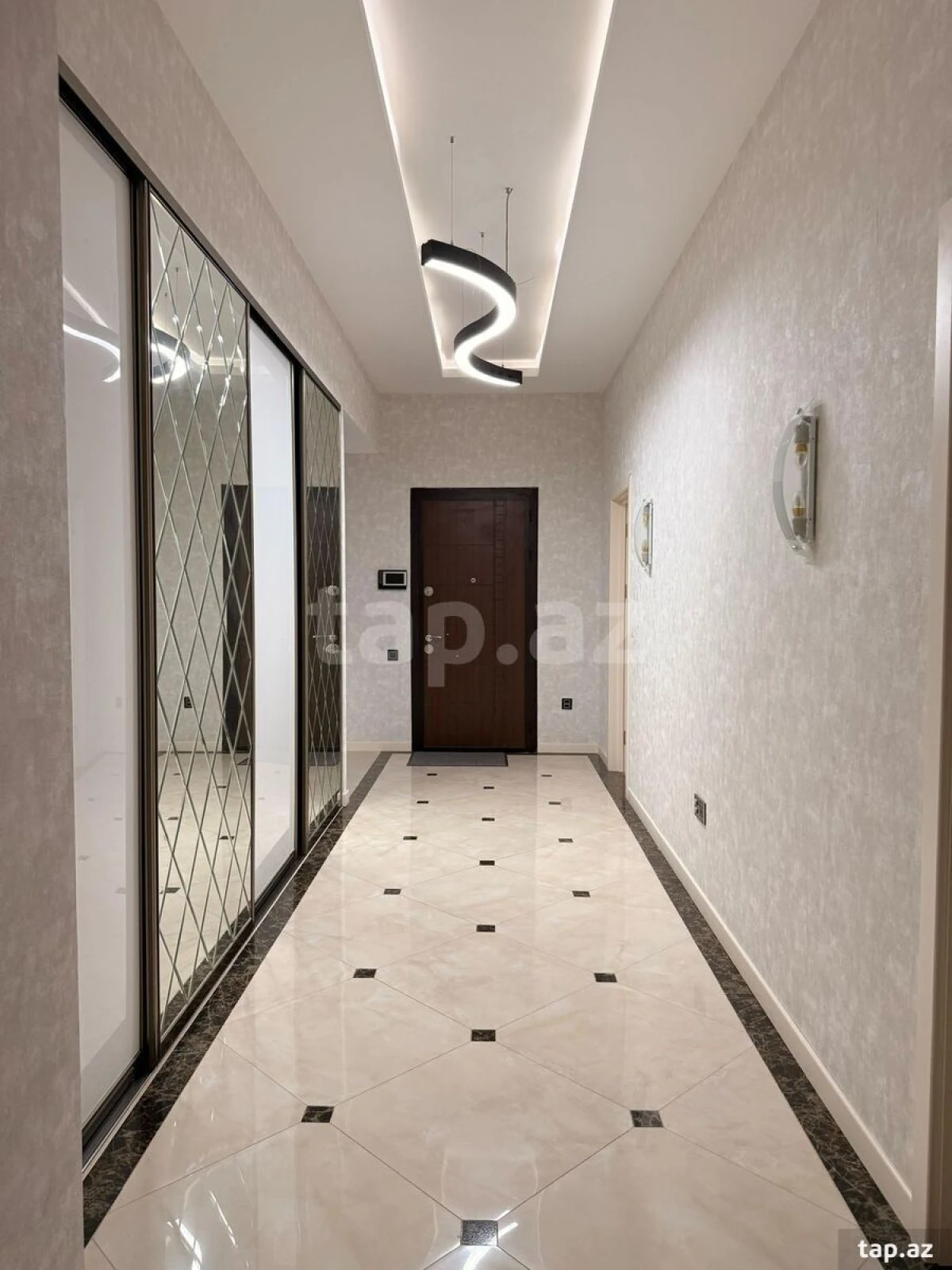 Kirayə verilir 3 otaqlı yeni tikili 155 m²