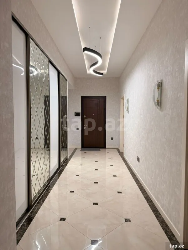 Kirayə verilir 3 otaqlı yeni tikili 155 m²