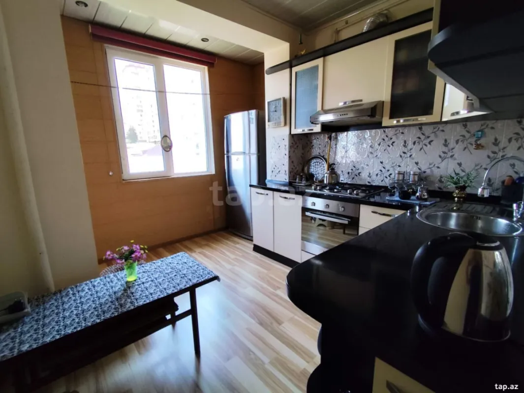 Kirayə verilir 2 otaqlı mənzil 70 m²