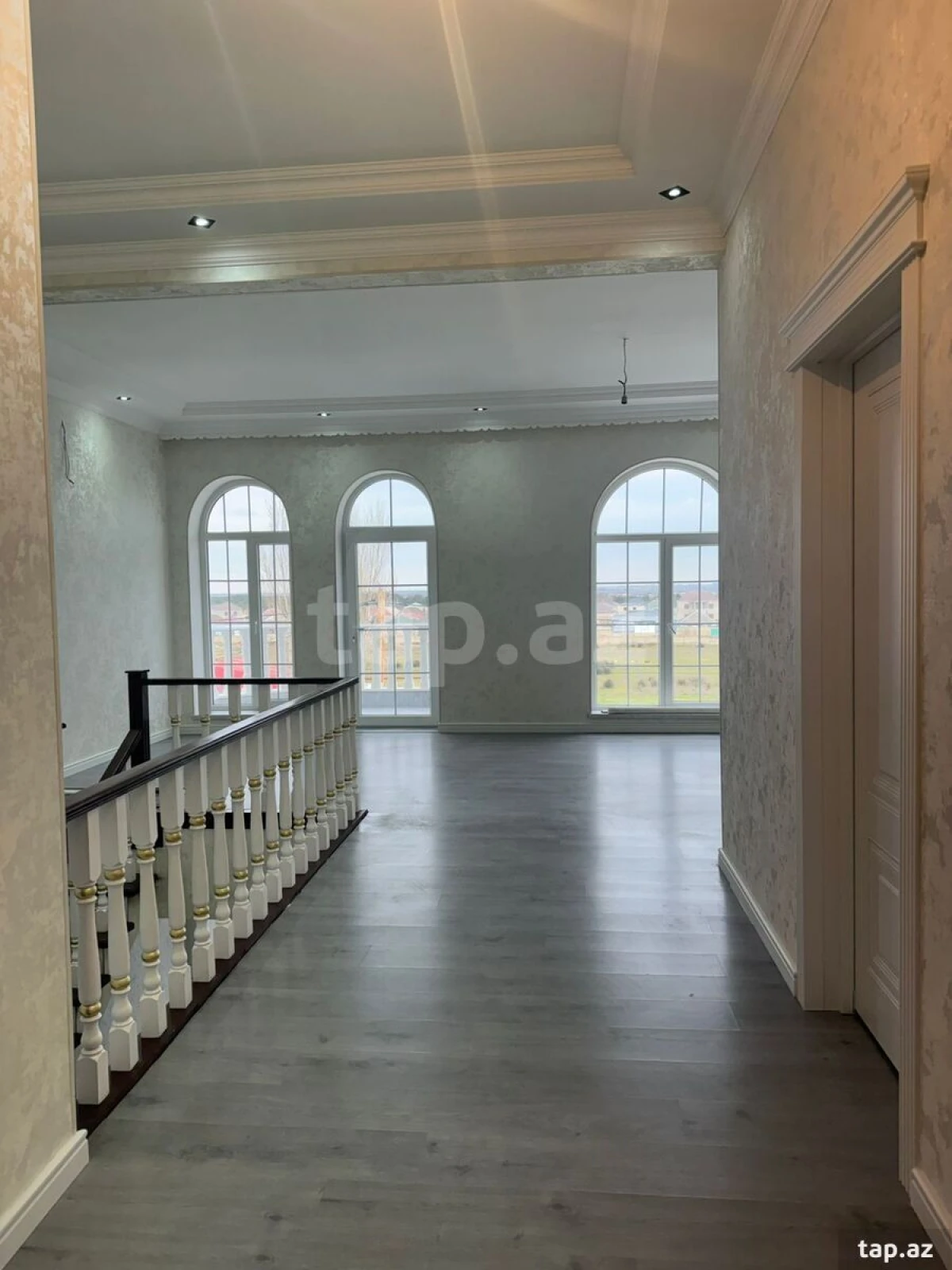 Satılır 6 otaqlı həyət evi