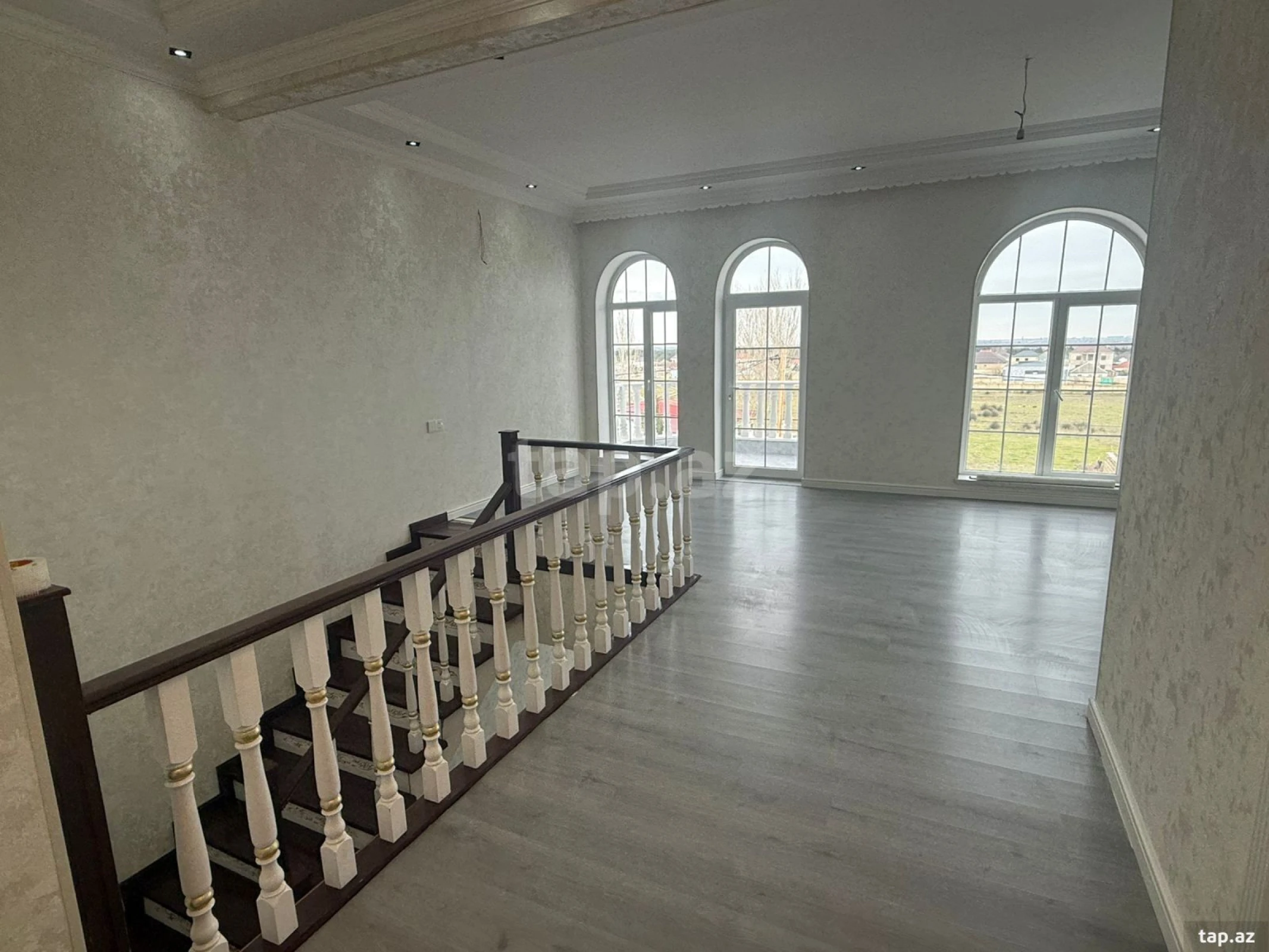 Satılır 6 otaqlı həyət evi