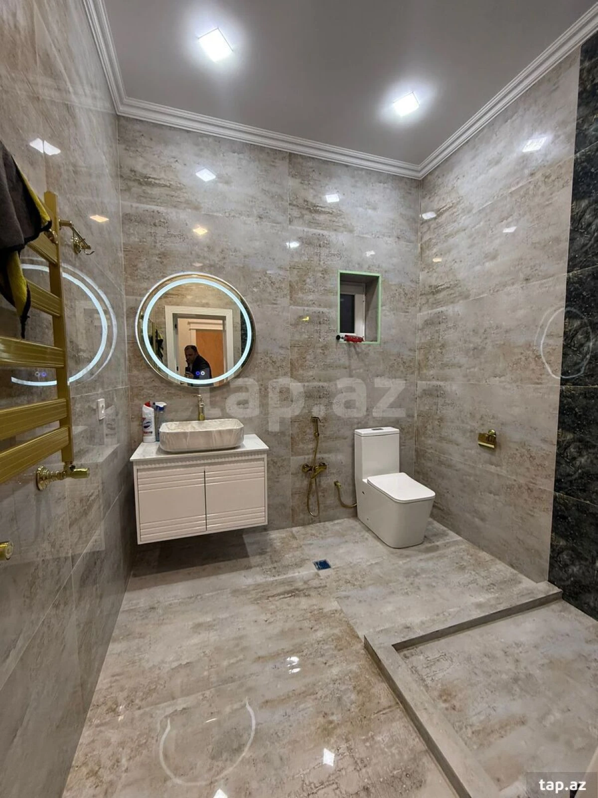 Satılır 6 otaqlı həyət evi