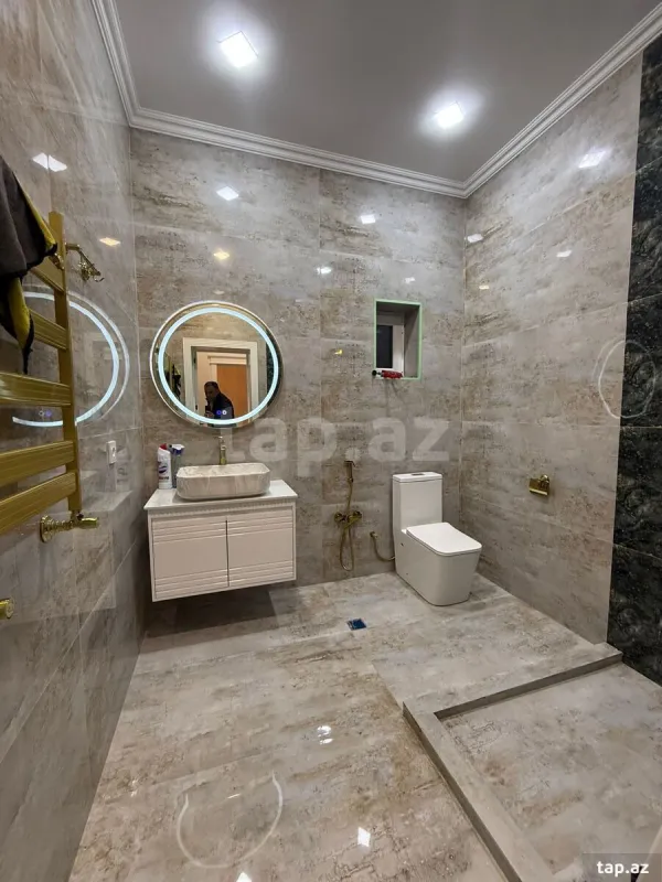 Satılır 6 otaqlı həyət evi