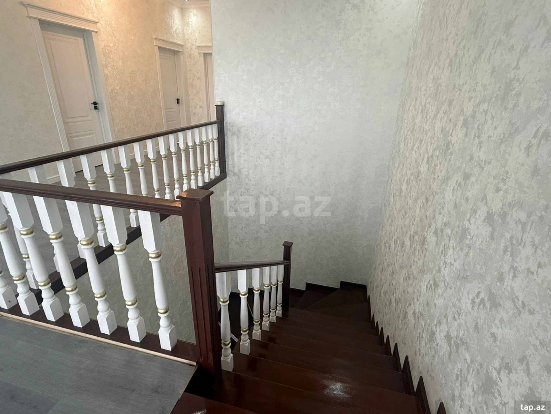 Satılır 6 otaqlı həyət evi