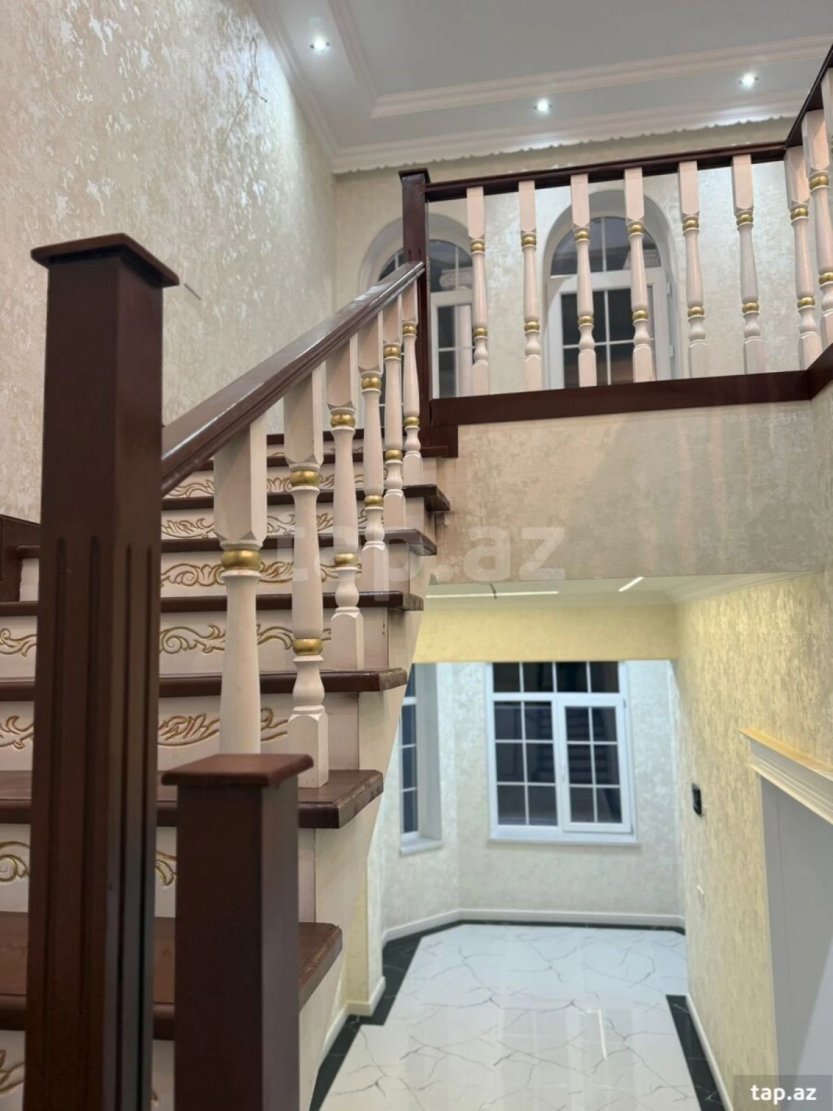 Satılır 6 otaqlı həyət evi