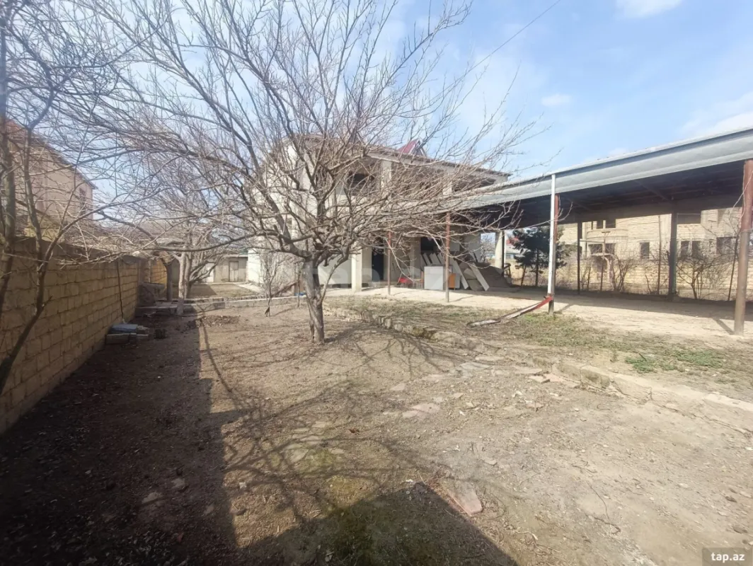 Satılır 9 otaqlı həyət evi