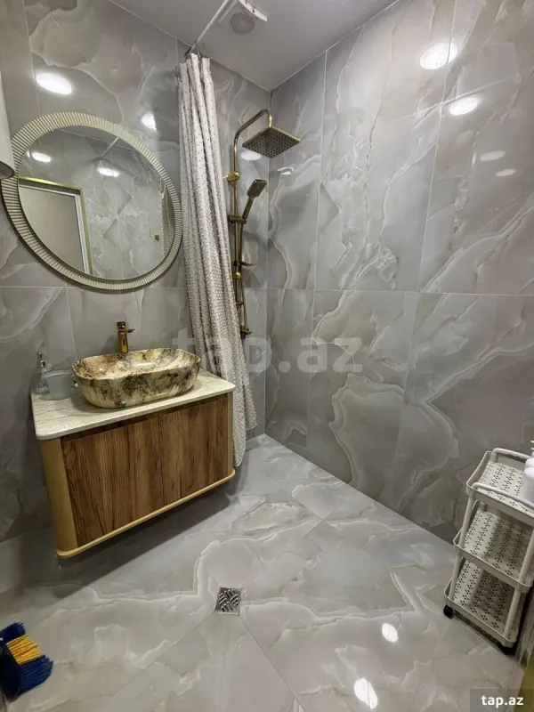 Satılır 5 otaqlı mənzil 120 m²