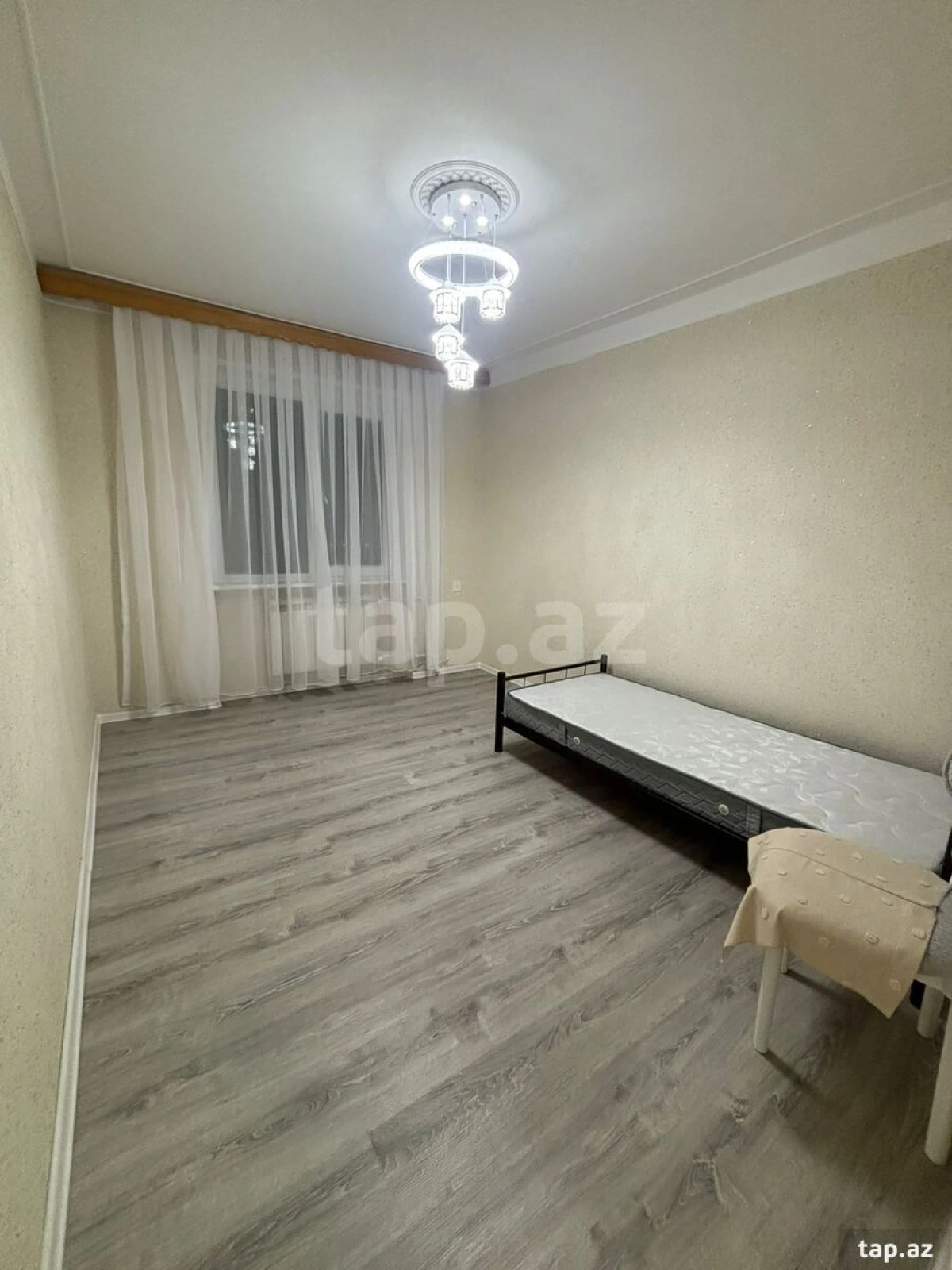 Satılır 5 otaqlı mənzil 120 m²