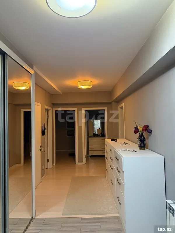 Kirayə verilir 3 otaqlı yeni tikili 125 m²