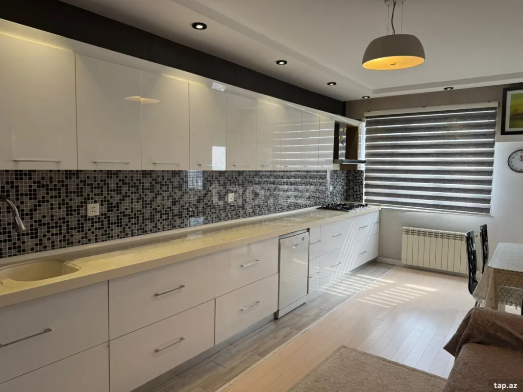 Kirayə verilir 3 otaqlı yeni tikili 125 m²