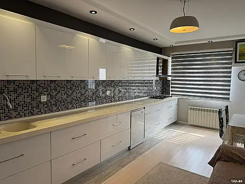 Kirayə verilir 3 otaqlı yeni tikili 125 m²