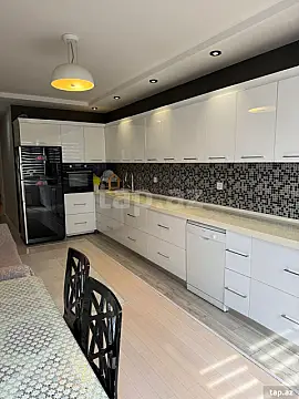 Kirayə verilir 3 otaqlı yeni tikili 125 m²