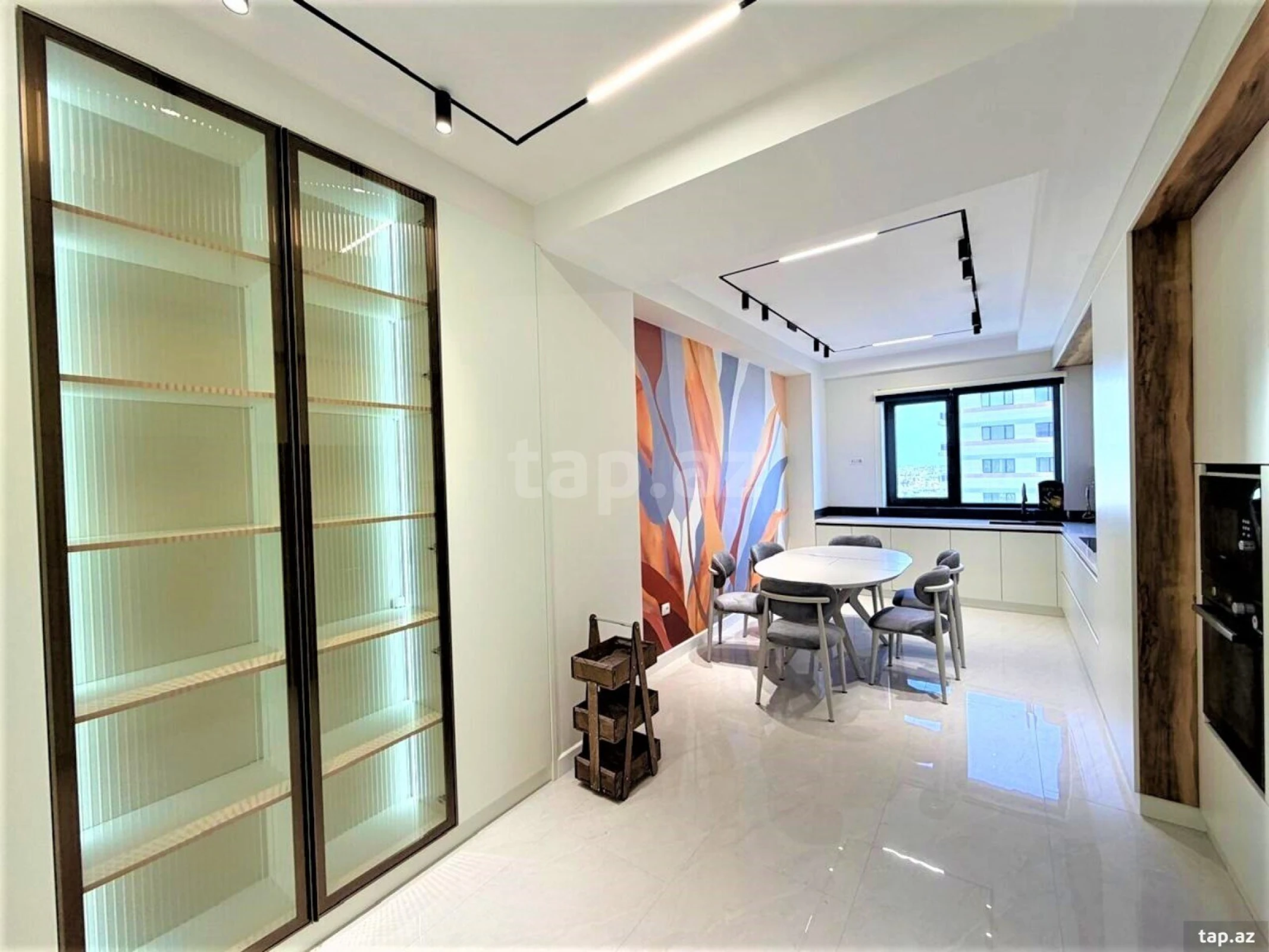 Kirayə verilir 4 otaqlı yeni tikili 250 m²