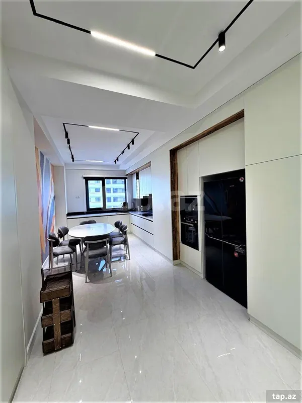Kirayə verilir 4 otaqlı yeni tikili 250 m²