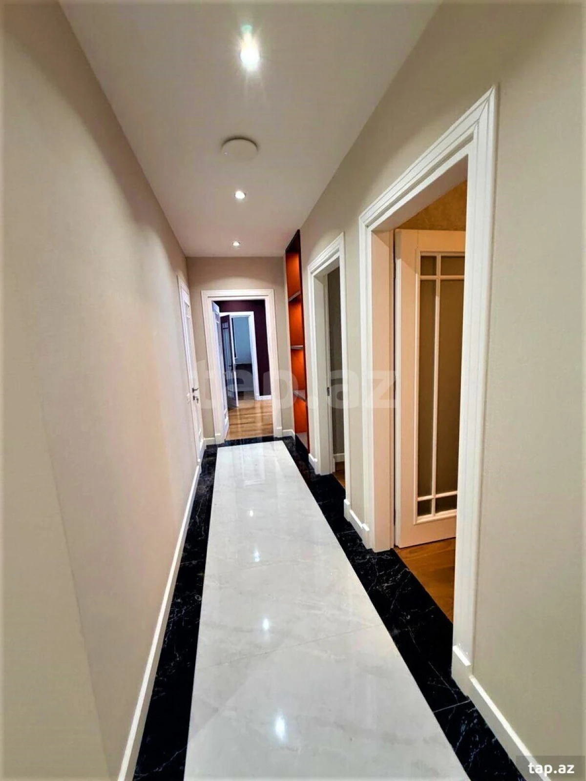 Kirayə verilir 4 otaqlı yeni tikili 250 m²