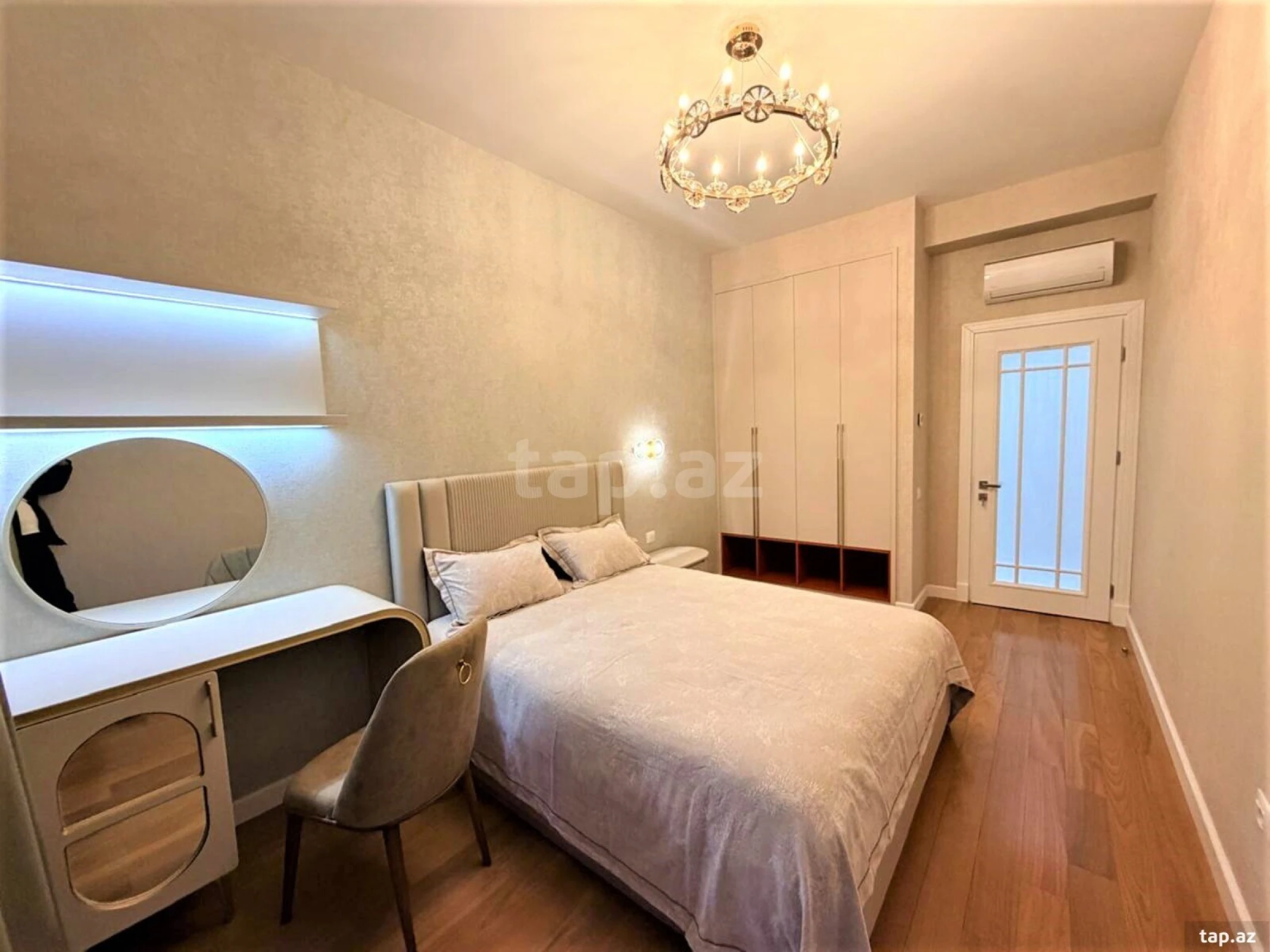 Kirayə verilir 4 otaqlı yeni tikili 250 m²