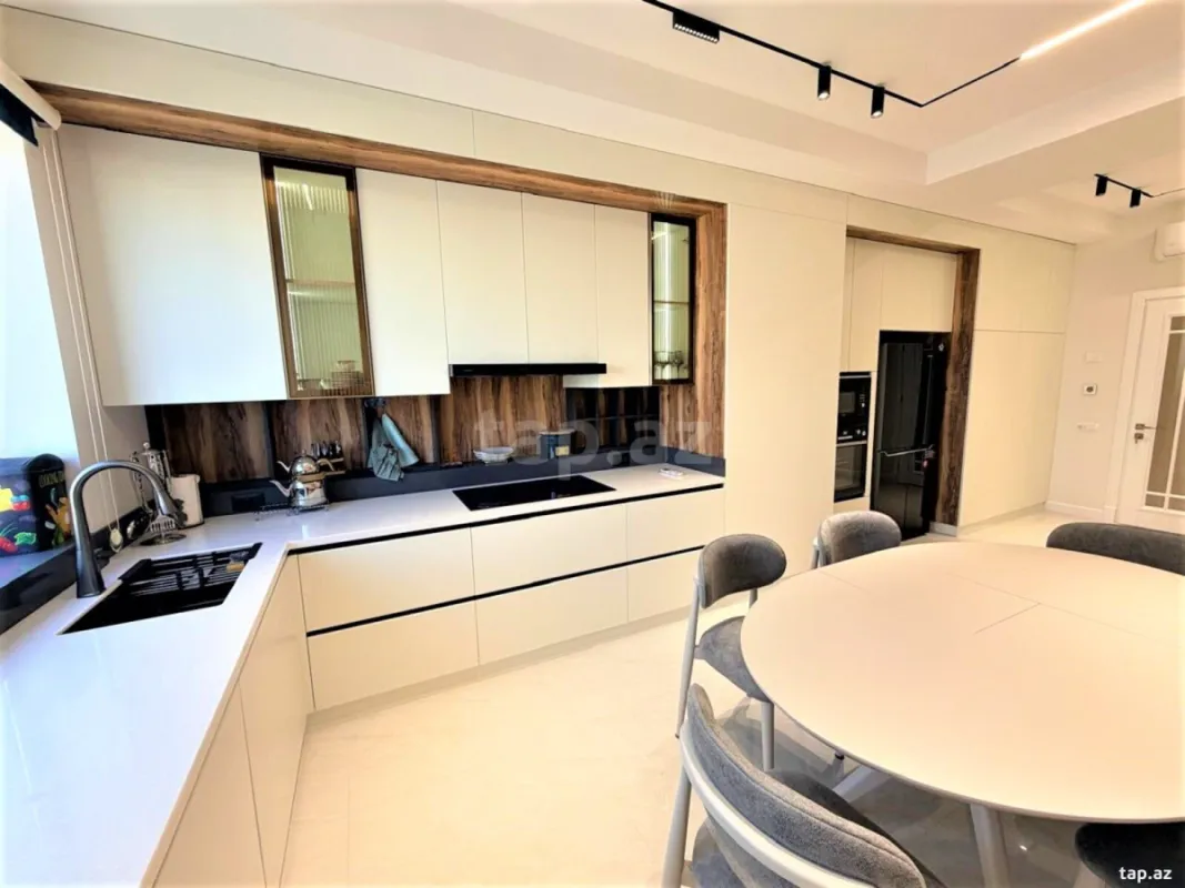 Kirayə verilir 4 otaqlı yeni tikili 250 m²