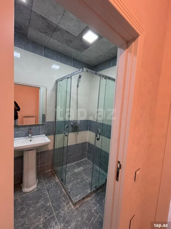 Kirayə verilir 2 otaqlı yeni tikili 65 m²