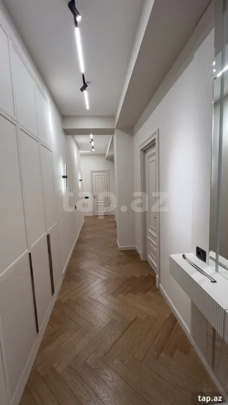 Satılır 3 otaqlı yeni tikili 120 m²