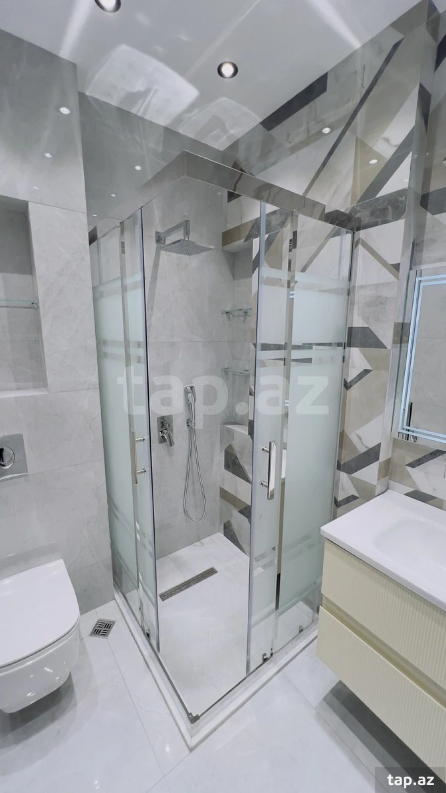 Satılır 3 otaqlı yeni tikili 120 m²