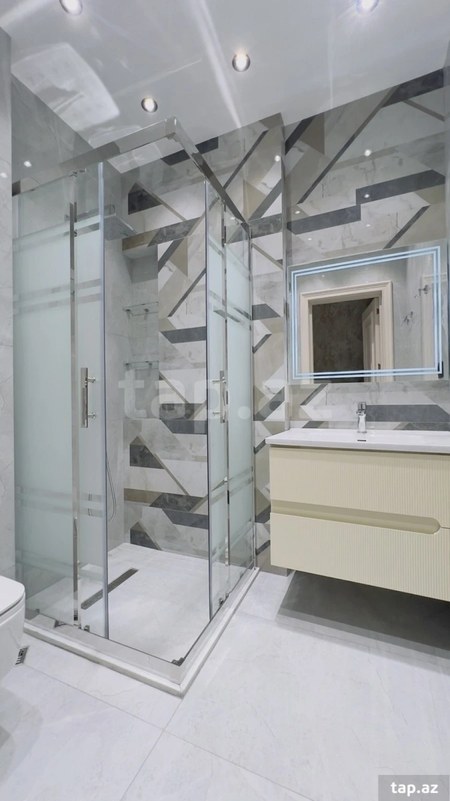 Satılır 3 otaqlı yeni tikili 120 m²