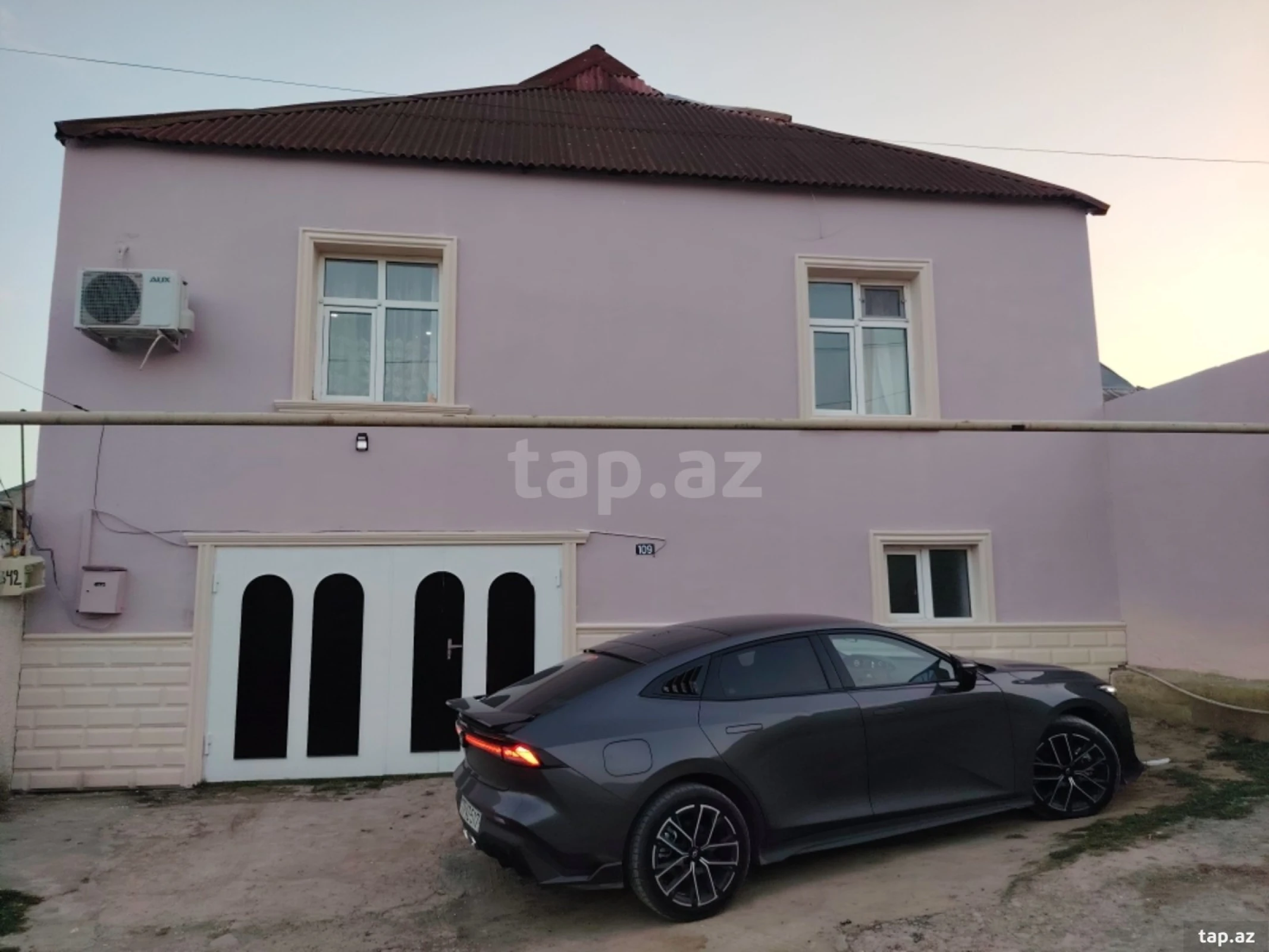 Satılır 5 otaqlı həyət evi