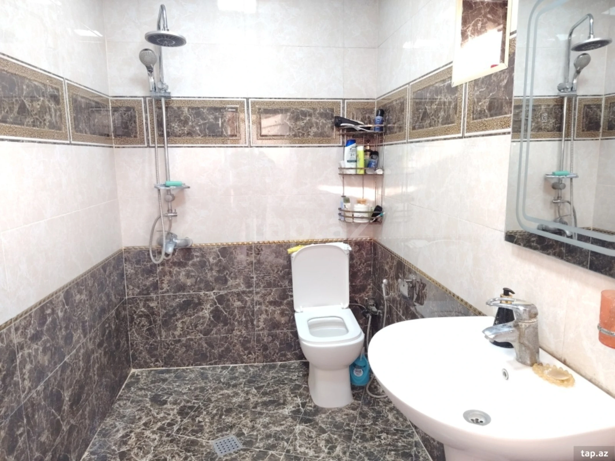 Satılır 5 otaqlı həyət evi