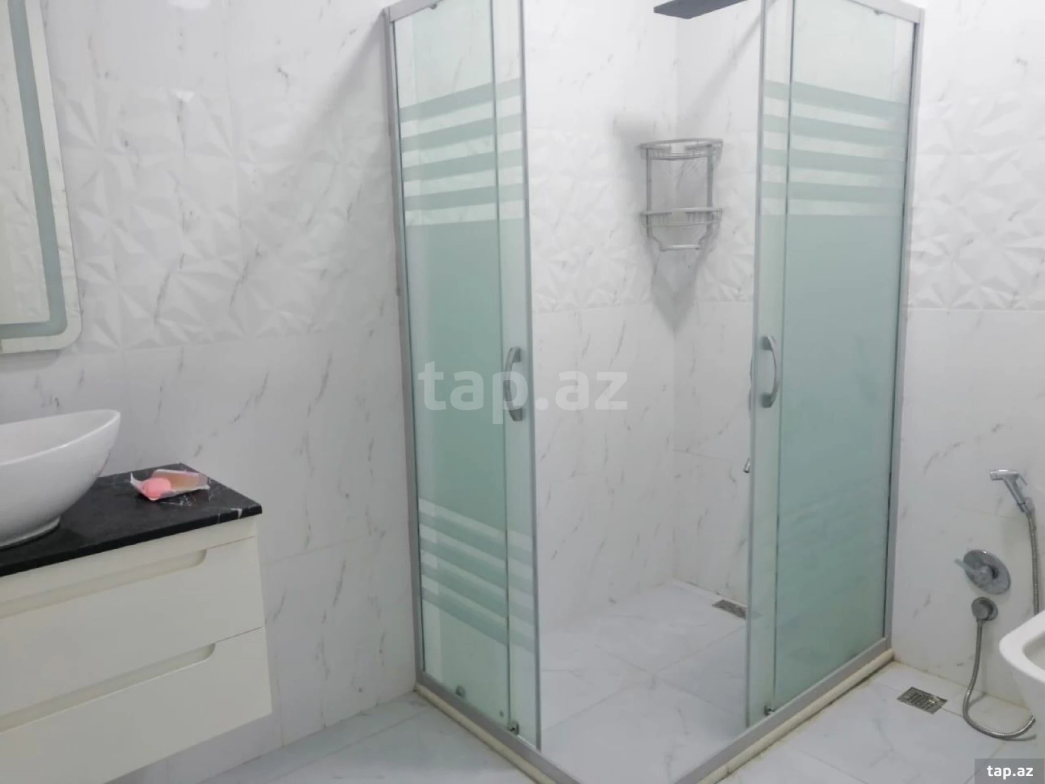 Satılır 5 otaqlı həyət evi