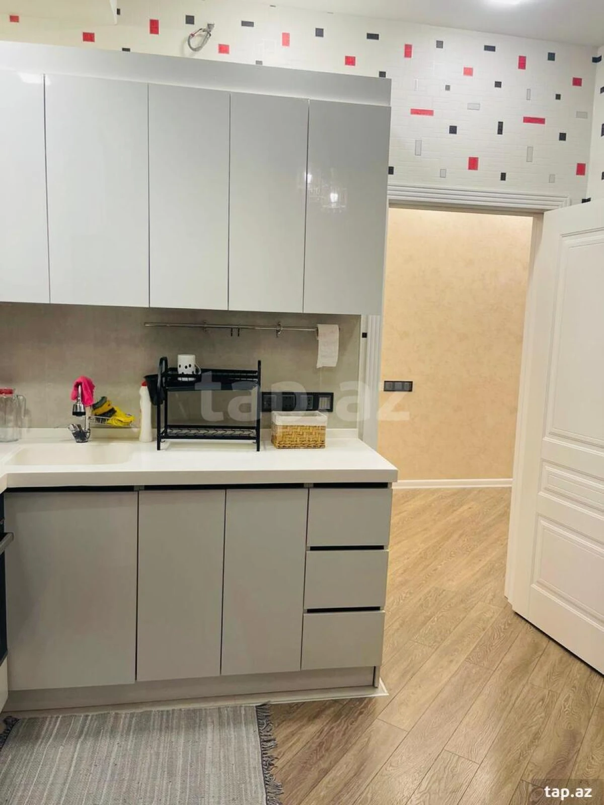 Kirayə verilir 3 otaqlı yeni tikili 120 m²