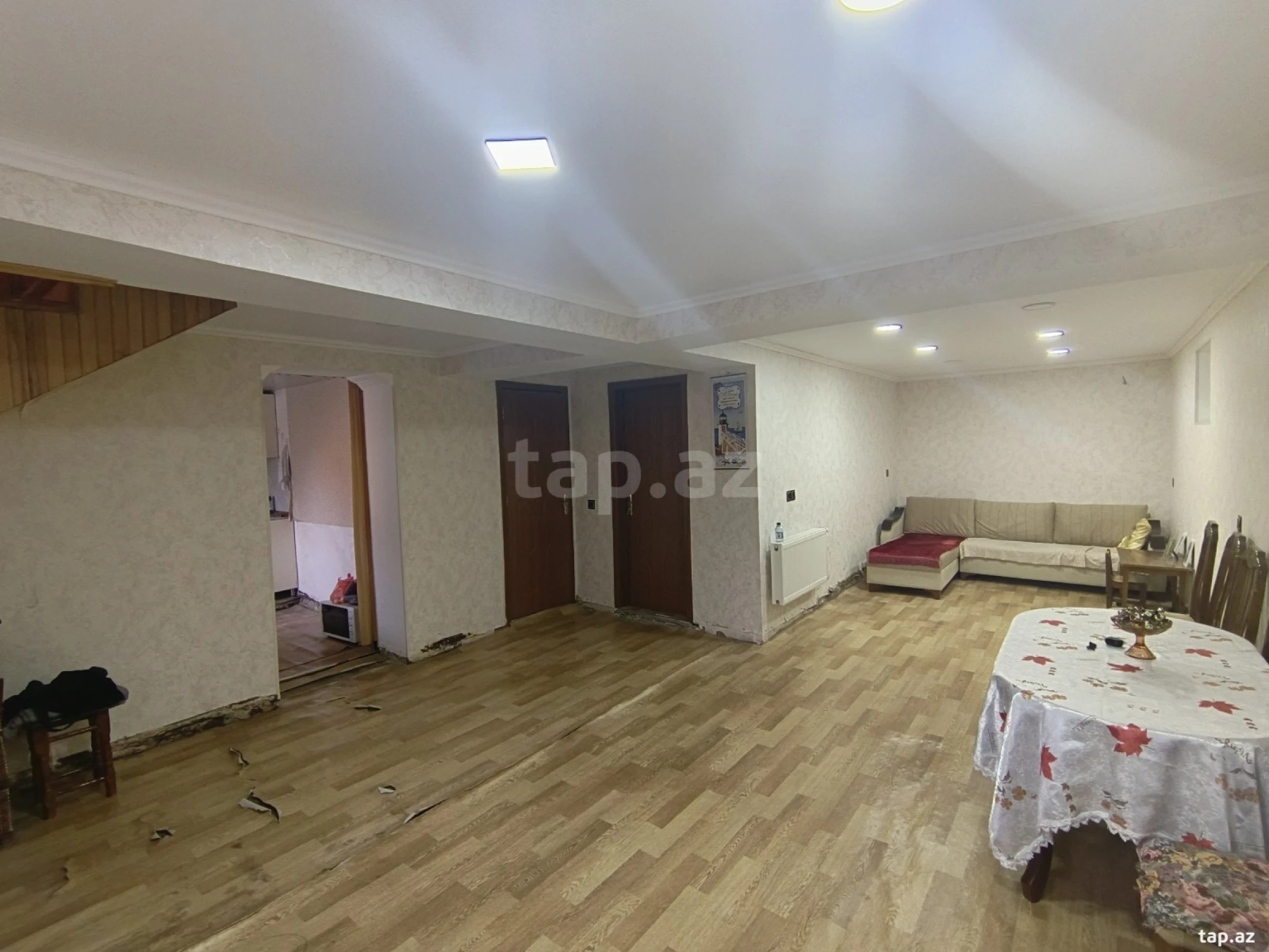 Satılır 6 otaqlı həyət evi