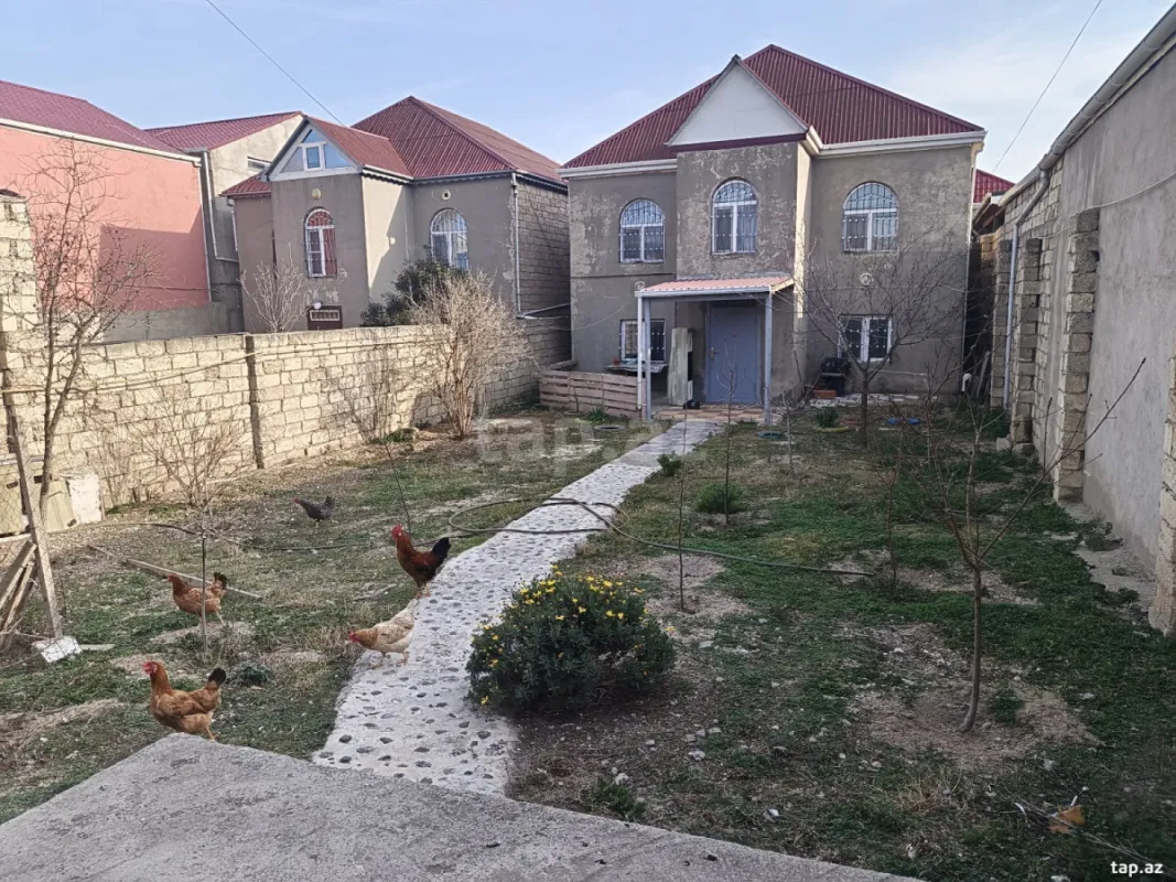 Satılır 6 otaqlı həyət evi