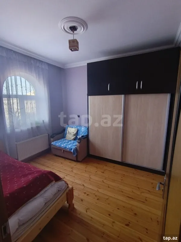 Satılır 6 otaqlı həyət evi