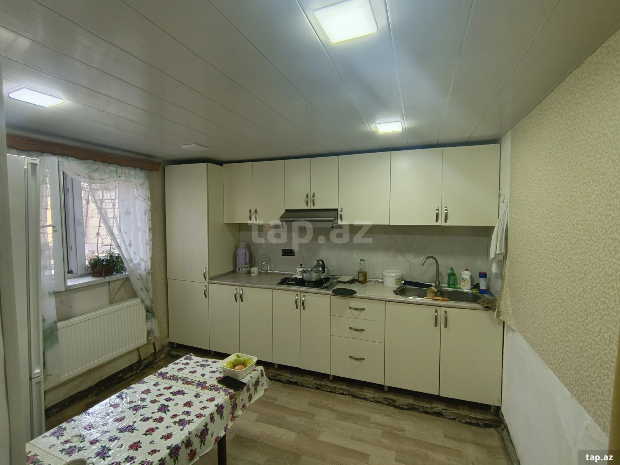 Satılır 6 otaqlı həyət evi