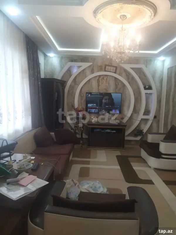 Satılır 6 otaqlı həyət evi