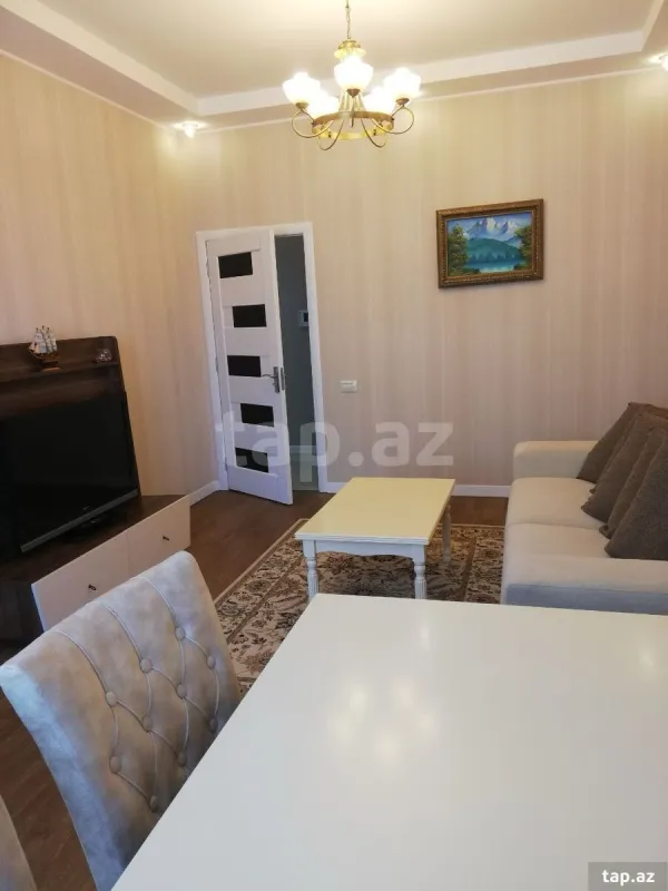 Kirayə verilir 4 otaqlı mənzil 140 m²