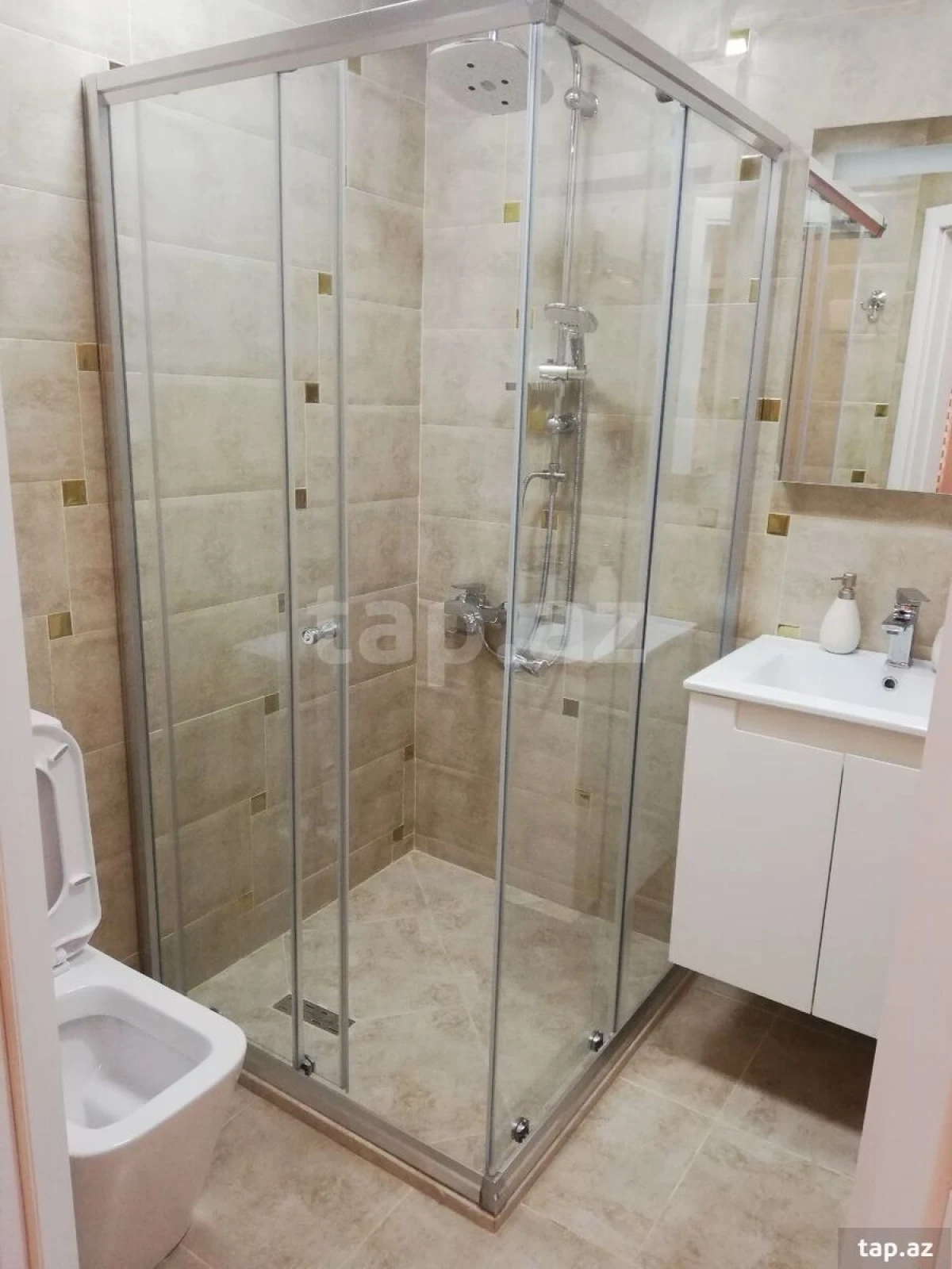 Kirayə verilir 4 otaqlı mənzil 140 m²