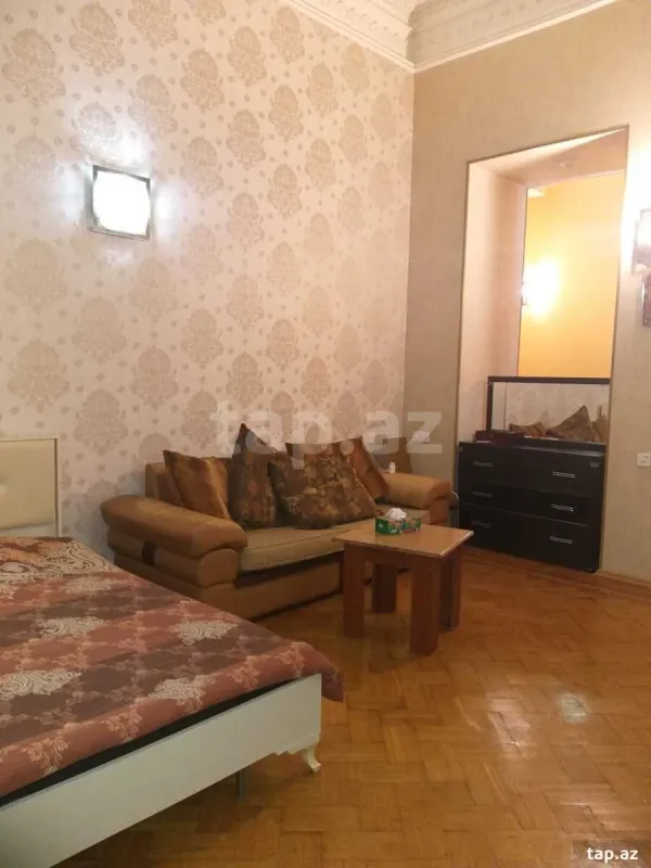 Kirayə verilir 4 otaqlı mənzil 140 m²