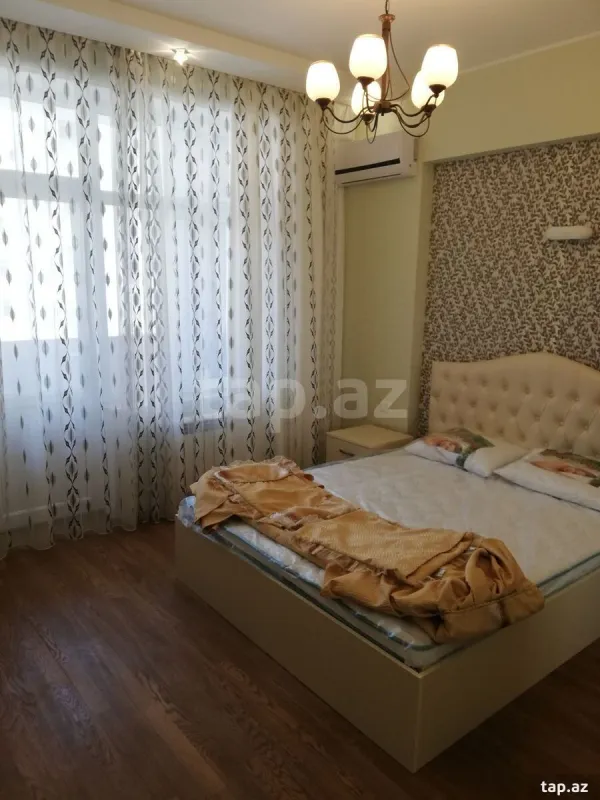 Kirayə verilir 4 otaqlı mənzil 140 m²