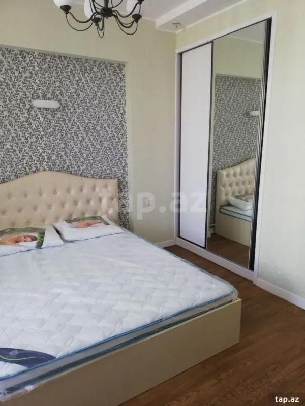 Kirayə verilir 4 otaqlı mənzil 140 m²