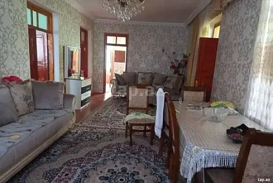 Satılır 8 otaqlı həyət evi