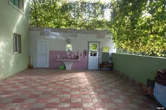 Satılır 8 otaqlı həyət evi
