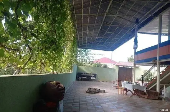Satılır 8 otaqlı həyət evi