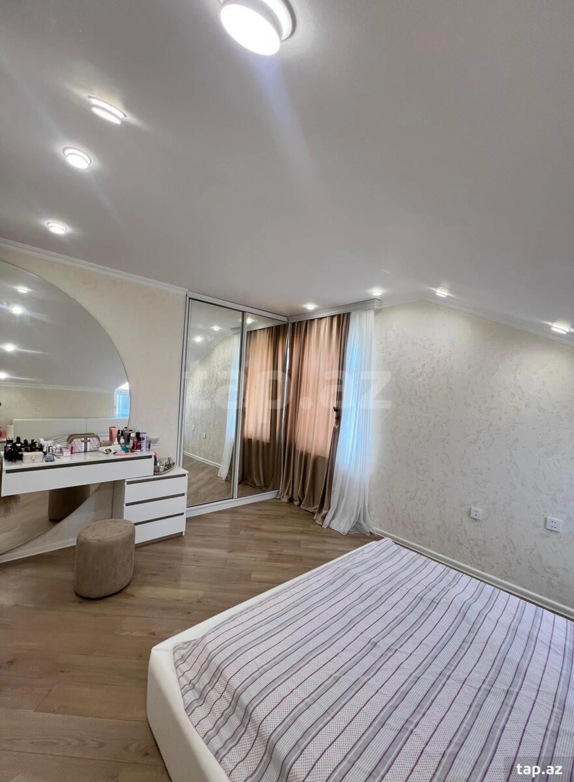 Satılır 5 otaqlı həyət evi