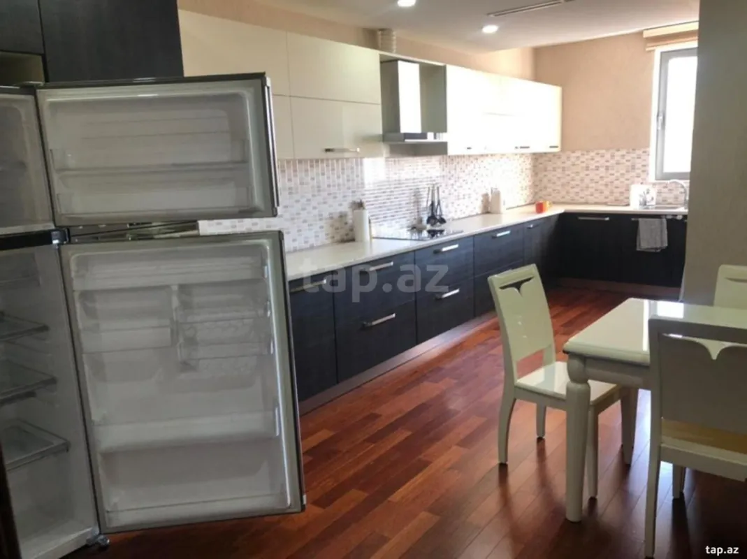 Kirayə verilir 4 otaqlı yeni tikili 200 m²