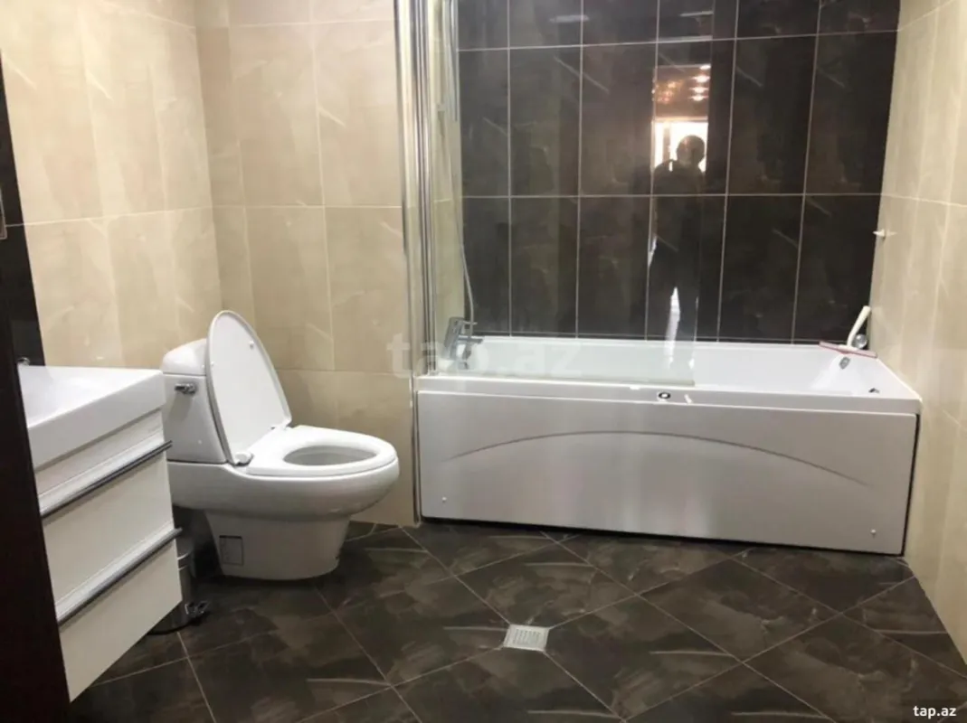 Kirayə verilir 4 otaqlı yeni tikili 200 m²