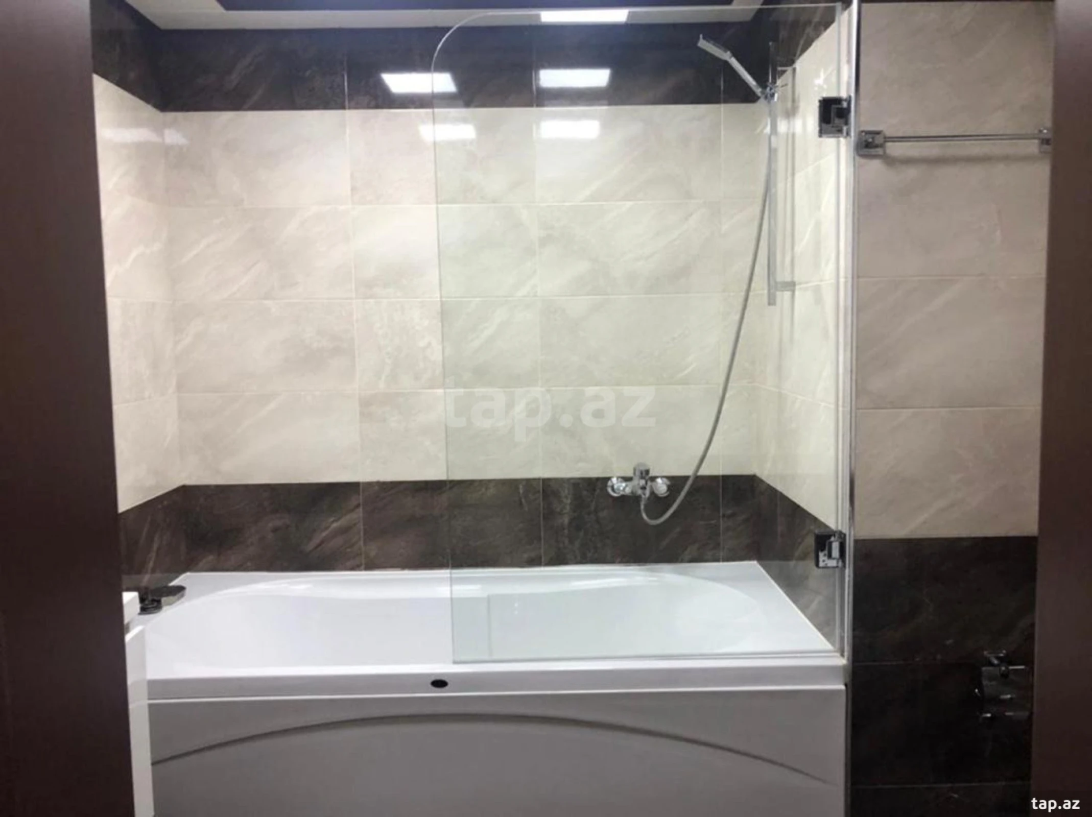 Kirayə verilir 4 otaqlı yeni tikili 200 m²