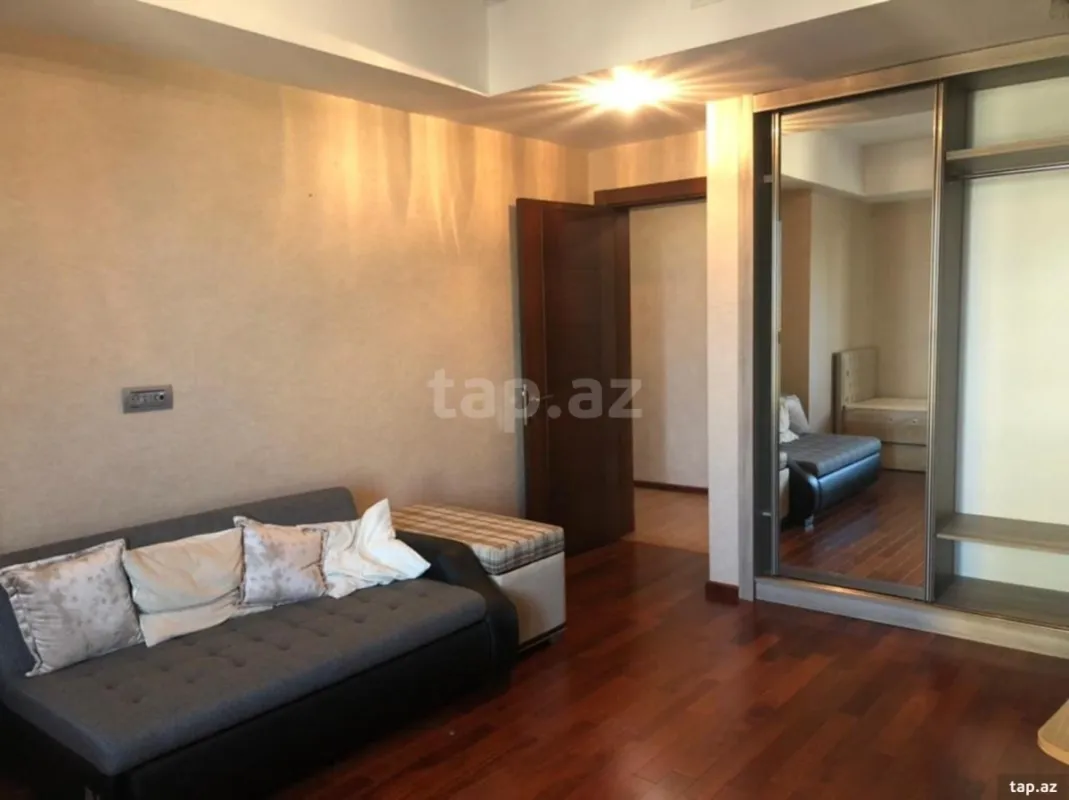 Kirayə verilir 4 otaqlı yeni tikili 200 m²