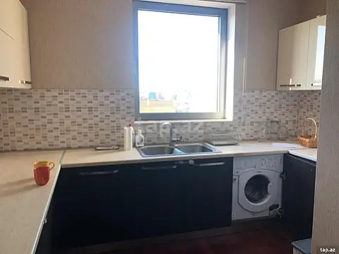 Kirayə verilir 4 otaqlı yeni tikili 200 m²