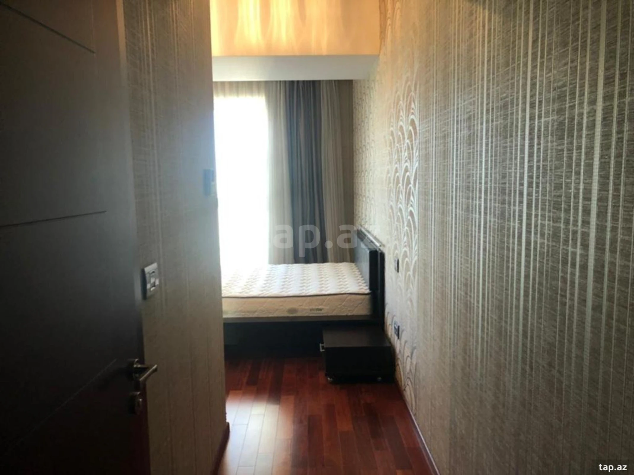 Kirayə verilir 4 otaqlı yeni tikili 200 m²